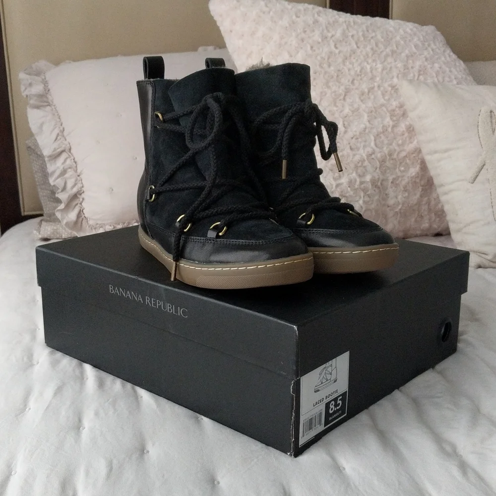 Banana Republic Laced Booties NIB - Picture 5 of 6